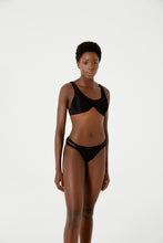 Load image into Gallery viewer, Model Front: Blueman Top Top Wavy Shine Preto