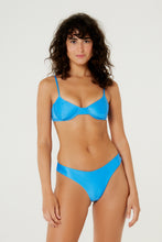 Load image into Gallery viewer, Model Front: Blueman Set Pepe Ariba Azul