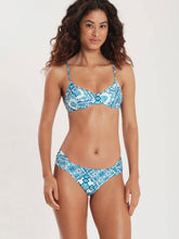 Load image into Gallery viewer, Model Front: Blueman Set Set Lazule Pepe-Vies New-Pacifico