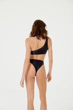 Load image into Gallery viewer, Model Back: Blueman Top Top Ubatuba Preto