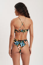 Load image into Gallery viewer, Model Back: Blueman Top Top Coquetel Surfista