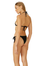 Load image into Gallery viewer, Model Back: Blueman Bottom Bottom Preto Artesanato