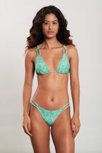 Load image into Gallery viewer, Model Front: Blueman Top Top Reflexo Ubatuba