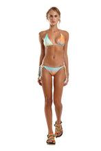 Load image into Gallery viewer, Model Front: Blueman Bottom Bottom Coracao Espirito Solar