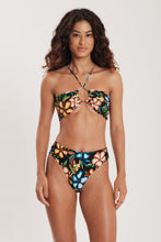 Load image into Gallery viewer, Model Front: Blueman Top Top Coquetel Surfista