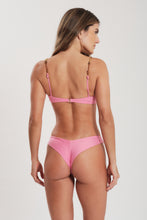 Load image into Gallery viewer, Model Back: Blueman Top Top Rosa Perfume