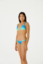 Load image into Gallery viewer, Model Front: Blueman Top Top Malibu Degrade Sky