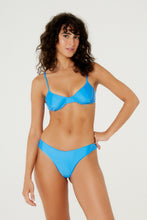 Load image into Gallery viewer, Image 05: Blueman Top Top Pepe Ariba Azul