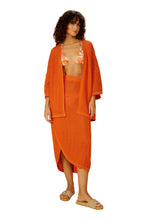 Load image into Gallery viewer, Model Front: Blueman Kaftans / Cover Ups Laranja-Tricot Kimono