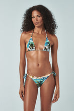 Load image into Gallery viewer, Model Front: Blueman Top Top Havai-Rio Inside-Double