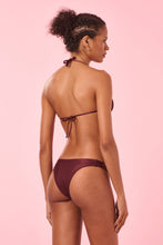 Load image into Gallery viewer, Model Back: Blueman Bottom Bottom Vinho Berlim
