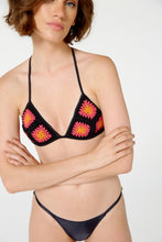 Load image into Gallery viewer, Image 03: Blueman Bottom Bottom Floral Crochet Preto