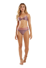 Load image into Gallery viewer, Model Front: Blueman Bottom Bottom Florida Recorte Roxo
