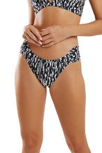 Load image into Gallery viewer, Gallery: Blueman Bottom Bottom Safari New Pacifico Pantera Negra