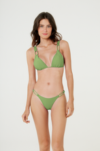 Load image into Gallery viewer, Model Front: Blueman Bottom Bottom Ubatuba Verde