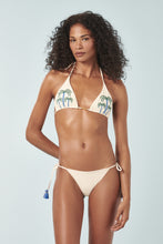 Load image into Gallery viewer, Model Front: Blueman Top Top Off-White Cortininha-Bordado