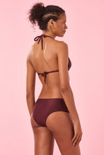 Load image into Gallery viewer, Model Back: Blueman Top Top Vinho Prado
