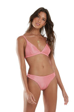Load image into Gallery viewer, Model Front: Blueman Top Top Angel Textura Shine Light