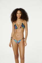 Load image into Gallery viewer, Model Front: Blueman Bottom Bottom Tahiti Tupinamba