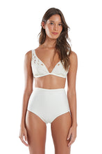 Load image into Gallery viewer, Model Front: Blueman Top Top Bordado Rechilieu Off White