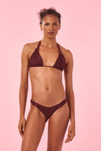 Load image into Gallery viewer, Model Front: Blueman Bottom Bottom Vinho Berlim
