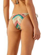 Load image into Gallery viewer, Model Back: Blueman Bottom Bottom Lua Polinesia