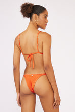 Load image into Gallery viewer, Model Back: Blueman Bottom Bottom Laranja Dance-Pesponto