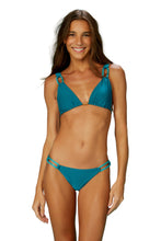 Load image into Gallery viewer, Model Front: Blueman Top Top Azul Ubatuba
