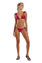 Load image into Gallery viewer, Model Front: Blueman Bottom Bottom Babado Liso Rosa