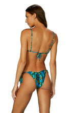 Load image into Gallery viewer, Model Back: Blueman Bottom Bottom Fauna Lacinho-Coracao