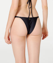 Load image into Gallery viewer, Image 05: Blueman Bottom Bottom Floral Crochet Preto