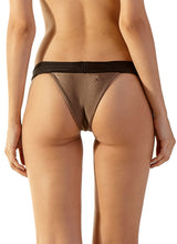 Load image into Gallery viewer, Model Back: Blueman Bottom Bottom Matelasse Caramelo Preto