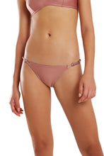 Load image into Gallery viewer, Gallery: Blueman Bottom Bottom Ploc Marrom