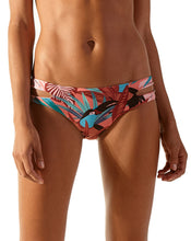 Load image into Gallery viewer, Model Front: Blueman Bottom Bottom Riviera Palmar