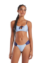 Load image into Gallery viewer, Model Front: Blueman Set Game Azul