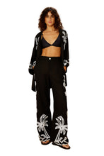 Load image into Gallery viewer, Model Front: Blueman Kaftans / Cover Ups Kimono Barrado Preto