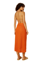Load image into Gallery viewer, Model Back: Blueman Beach Skirt Laranja-Tricot Saia