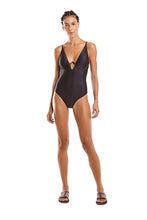 Load image into Gallery viewer, Model Front: Blueman One-Piece Maio Fox Preto