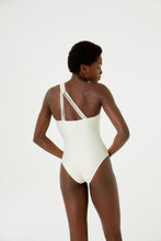Load image into Gallery viewer, Model Back: Blueman One-Piece Maio Viena Liso Off White