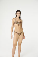 Load image into Gallery viewer, Model Front: Blueman Set Mini Beauty Pintada