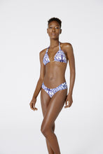 Load image into Gallery viewer, Model Front: Blueman Top Top Caribe Acaizeiro