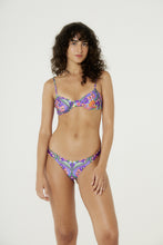 Load image into Gallery viewer, Image 03: Blueman Top Top High Pepe Pepe Apiculae