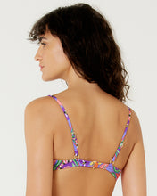 Load image into Gallery viewer, Image 05: Blueman Top Top High Pepe Pepe Apiculae