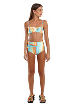 Load image into Gallery viewer, Model Front: Blueman Top Top Hot Taca Granita