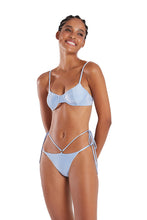 Load image into Gallery viewer, Model Front: Blueman Top Top Pepe Liso Azul