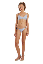 Load image into Gallery viewer, Model Front: Blueman Top Top Ploc Azul