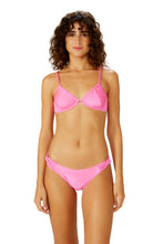 Load image into Gallery viewer, Model Front: Blueman Top Top Rosa New-Bay