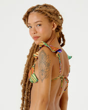 Load image into Gallery viewer, Model Back: Blueman Top Top Super Romance Banana Pop