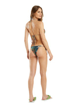 Load image into Gallery viewer, Model Back: Blueman Top Top Tahiti Habitat