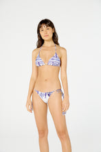 Load image into Gallery viewer, Model Front: Blueman Top Top Tahity Acaizeiro